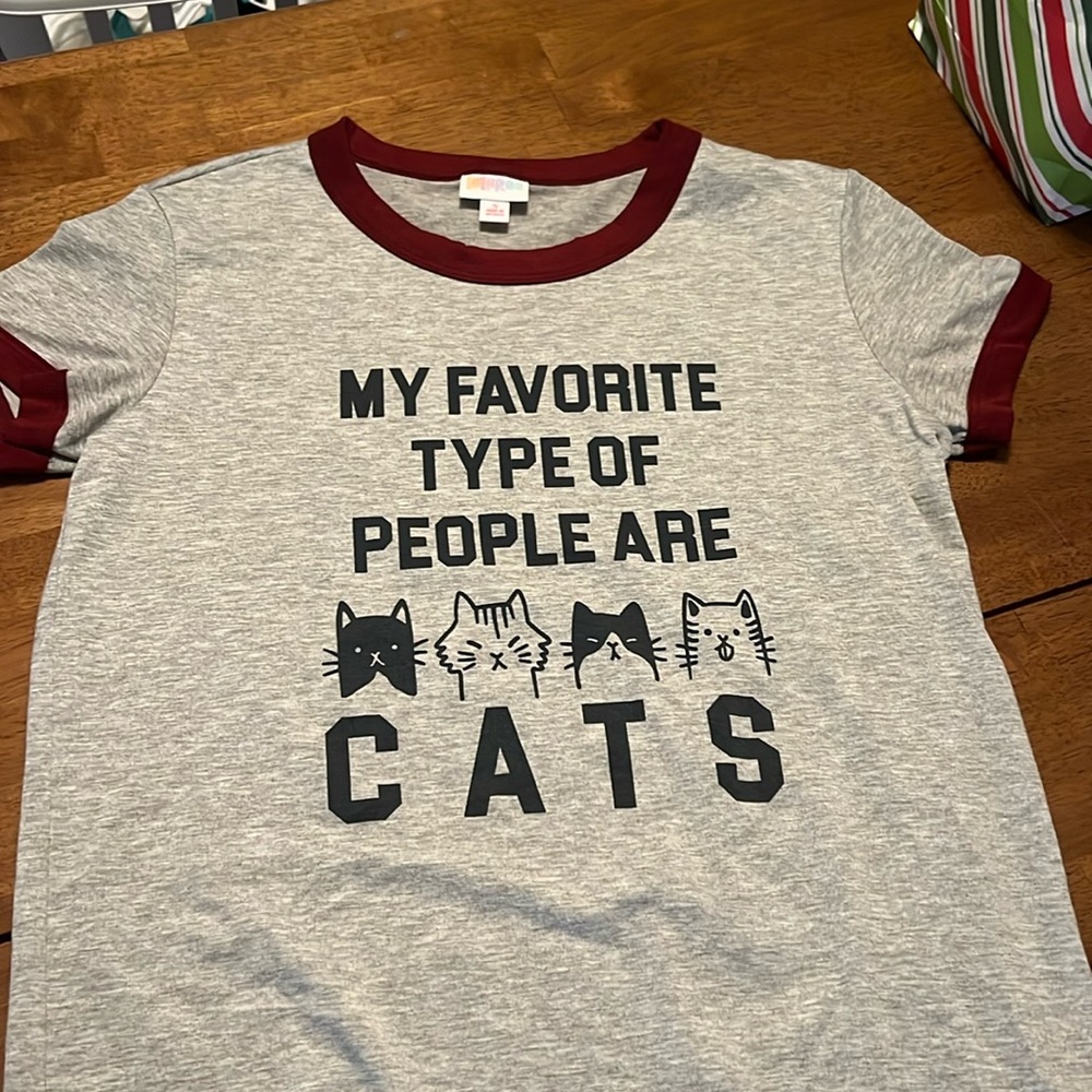 Lularoe liv tee. Size small.